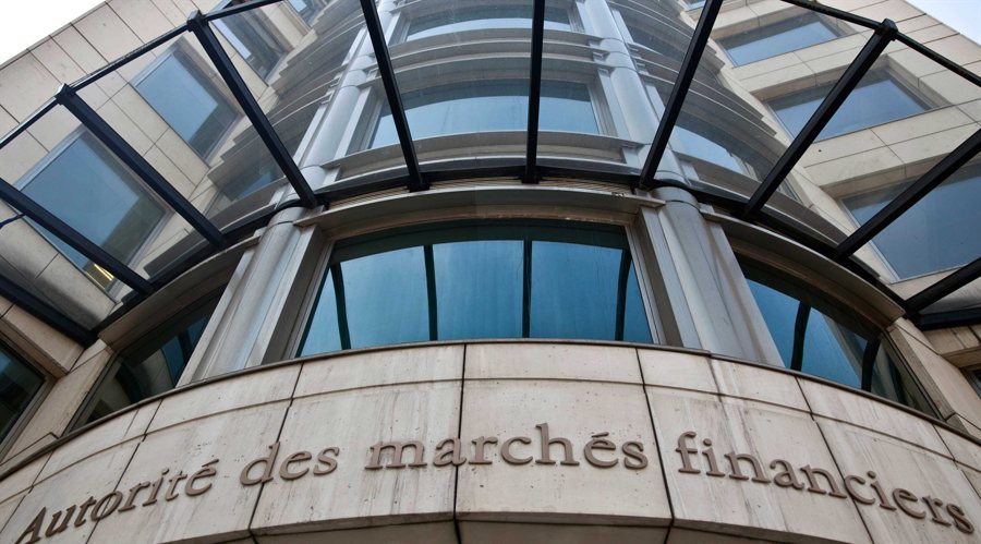 遛狗没牵绳引发冲突，致人右眼受伤！宠物主人获刑